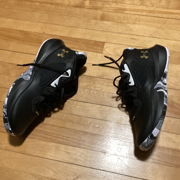 Mens Under Armour shoes - Picture 4 of 8